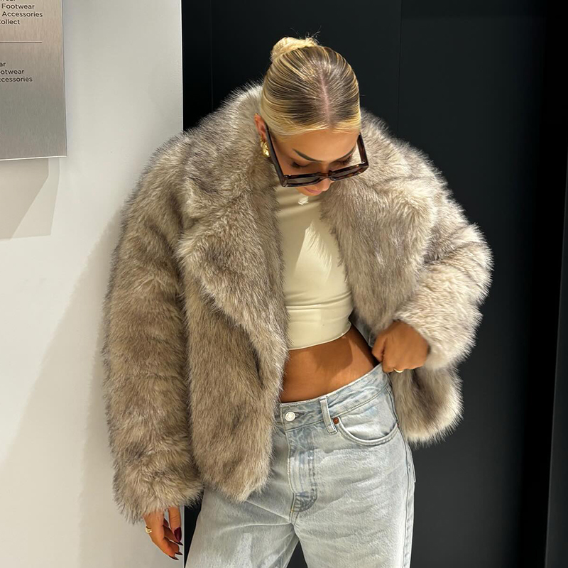 Streetwear Girl Brand - Chaqueta de Piel Sintética Degradada Chic