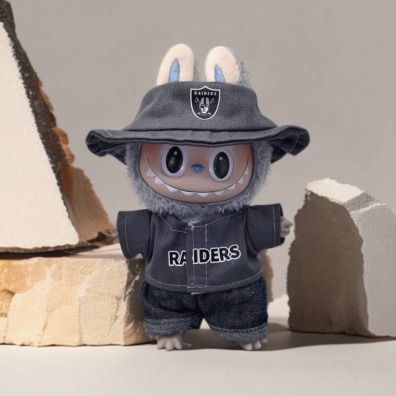 Labubu está usando un colgante - Streetwear Brand Keychain reseña y precio